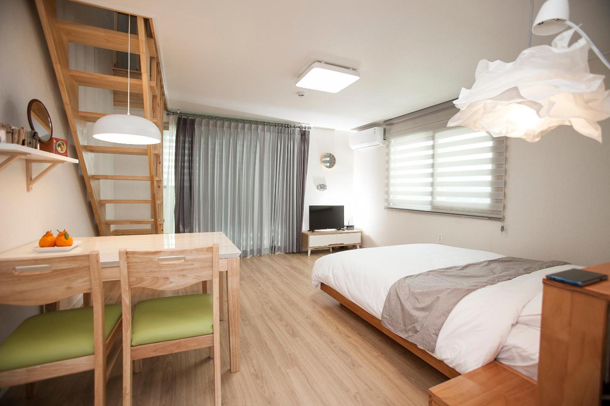 Jeju Aria Pension Exterior photo